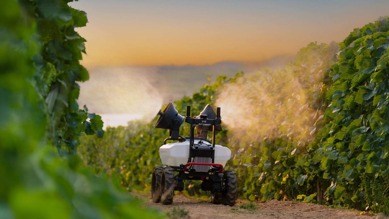 XAG R100 Rover agricol
